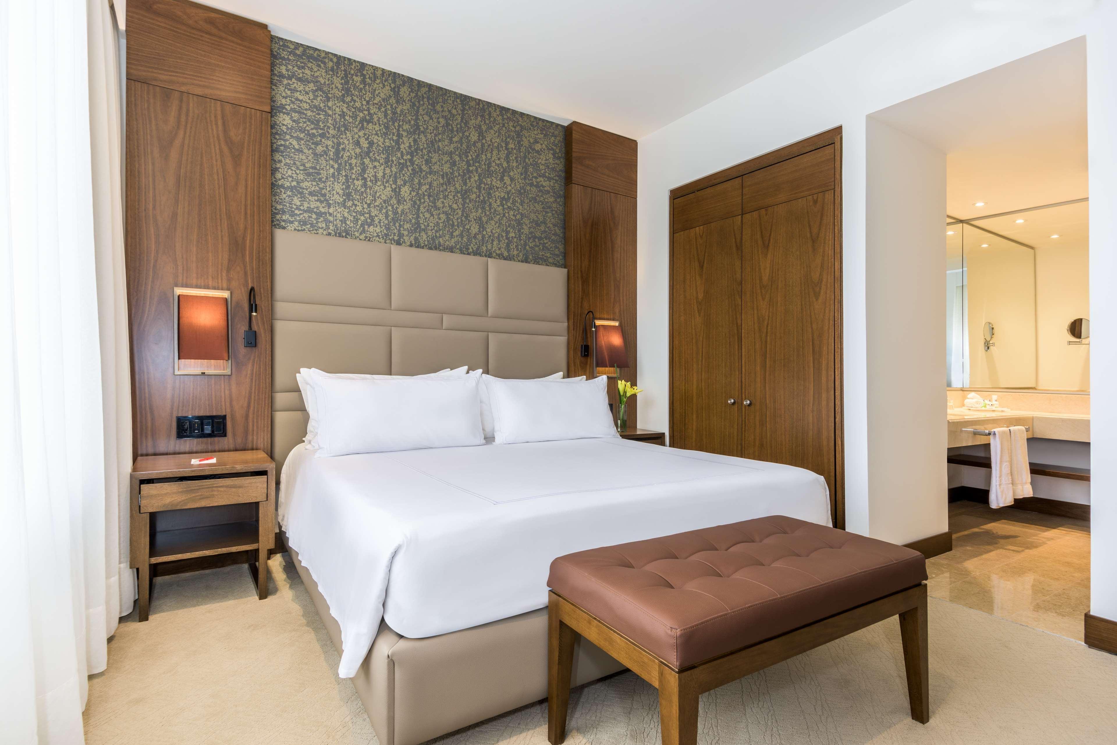 Nh Collection Bogota Royal Teleport Hotell Exteriör bild