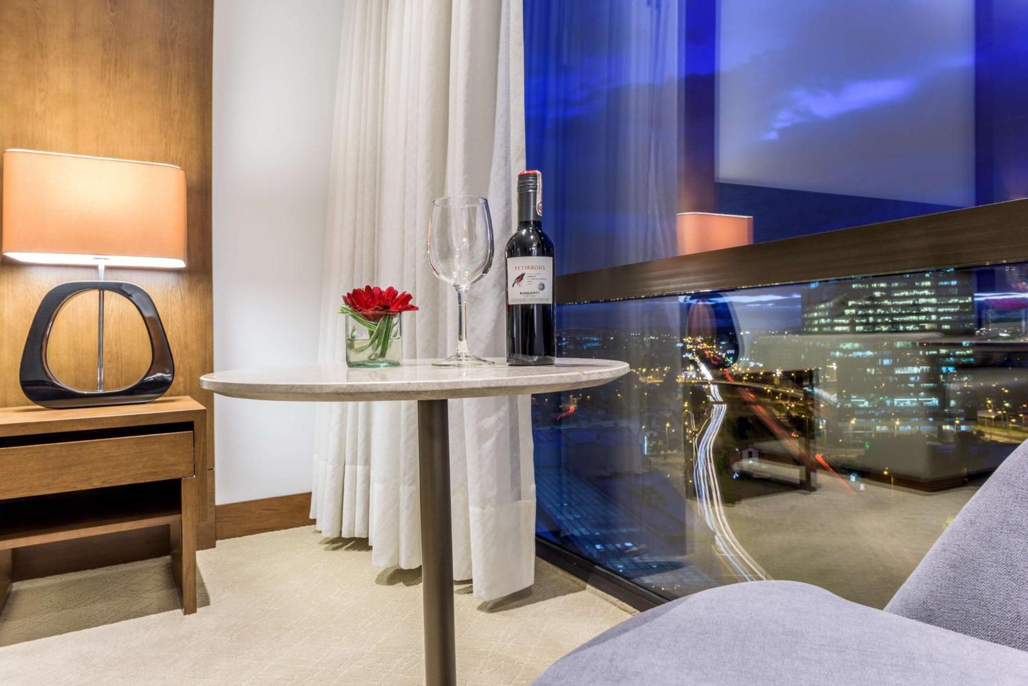 Nh Collection Bogota Royal Teleport Hotell Exteriör bild